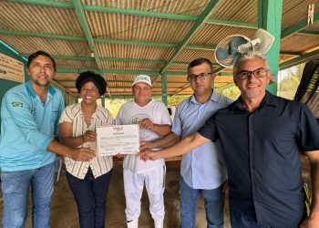 Sílvia Cristina faz a entrega de caminhonete e vistoria obras da Associação de Mulheres, em Rio Crespo