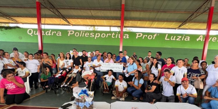 Em mais um ano de parceria, deputada Sílvia Cristina participa da entrega de R$ 300 mil à Apae de Ji-Paraná