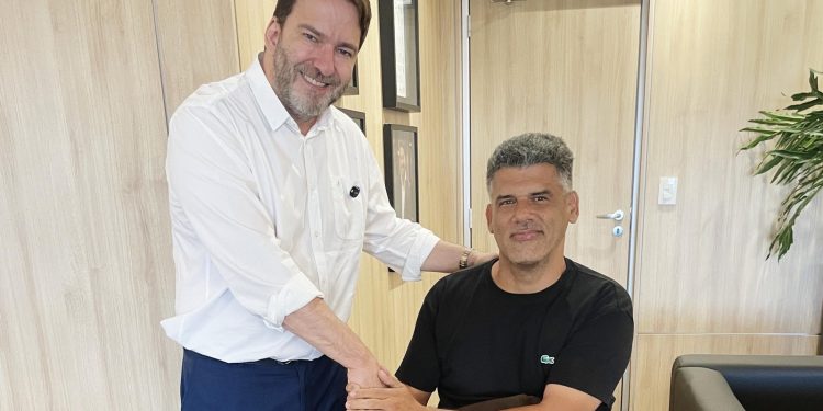 Deputado Alex Redano solicita instalação de quiosque para emissão de RG na Câmara Municipal de Ouro Preto do Oeste