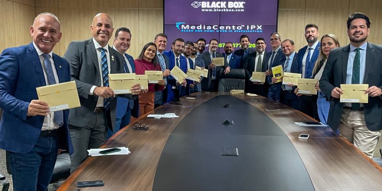 Deputados recebem convite para celebração dos 100 anos da Igreja Particular de Porto Velho