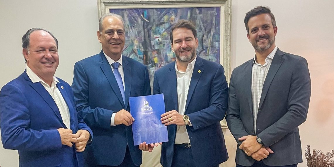 Presidente da Assembleia Legislativa entrega relatório da CPI das Reservas ao Tribunal de Justiça de Rondônia