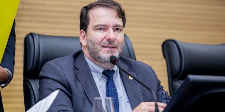 Alex Redano solicita ao Governo do Estado e ao DER reforço na drenagem da RO-010, entre Mirante da Serra e Tarilândia