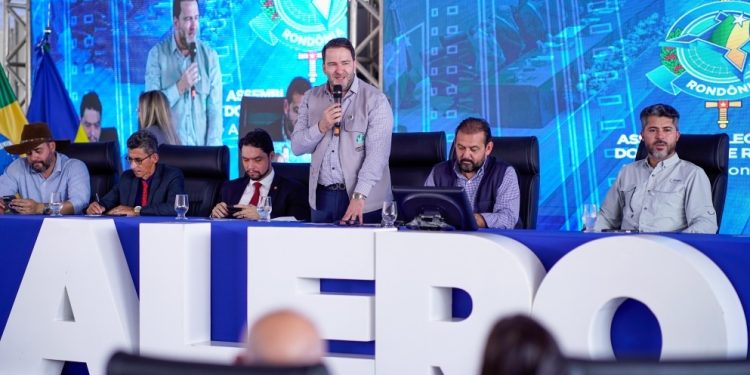Presidente da Assembleia Legislativa defende o homem do campo durante sessão itinerante em Machadinho do Oeste
