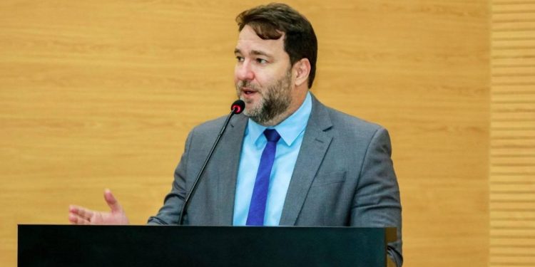 Presidente da Alero propõe extensão do piso nacional da enfermagem a técnicos do sistema prisional de Rondônia