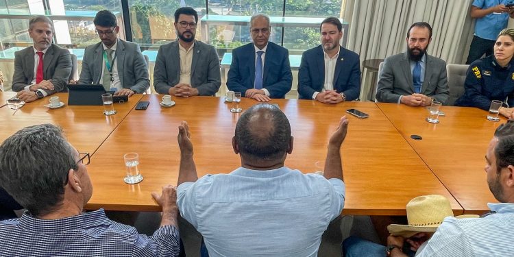 Presidente da Alero defende moradores da Unidade Soldado da Borracha durante reunião interinstitucional no TJRO