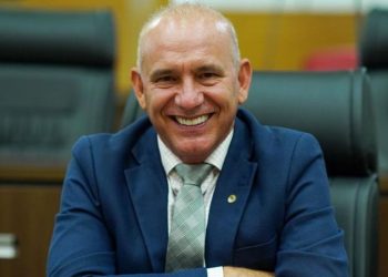 Ezequiel Neiva propõe homenagem a redatores oficiais e equipe do Nufis na Alero