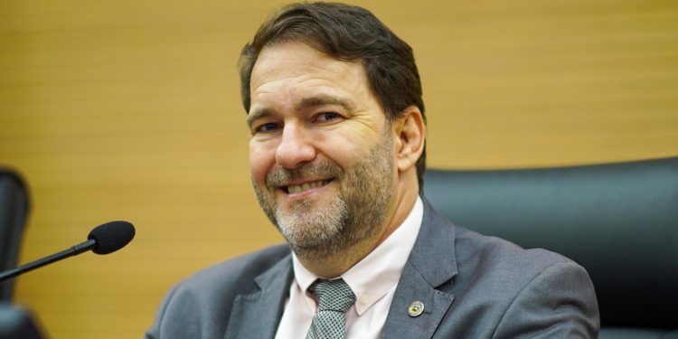 Alex Redano solicita equipamentos hospitalares para São Francisco do Guaporé