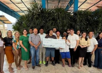 Deputada Sílvia Cristina participa da entrega de R$ 100 mil à Apae de Jaru