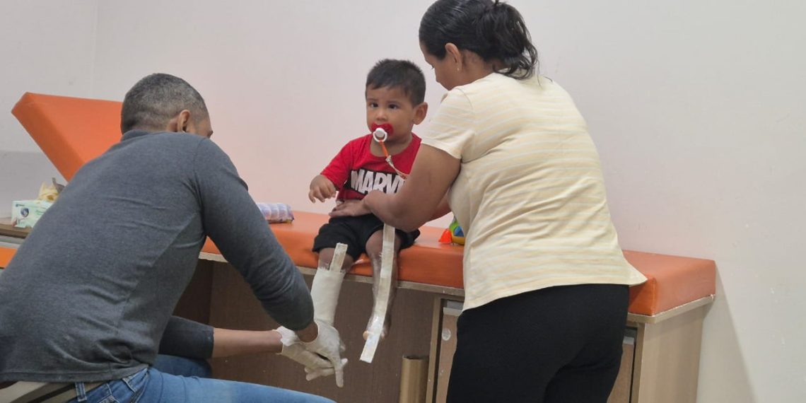 Obra da deputada Sílvia Cristina, oficina do Centro de Reabilitação prioriza fabricação de órteses para atender a grande demanda
