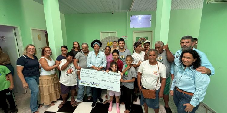 Deputada Sílvia Cristina leva R$ 100 mil para a Apae de Santa Luzia do Oeste