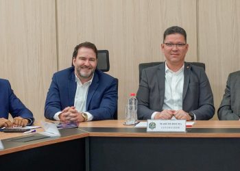 Deputado Alex Redano destaca importância da união entre os Poderes em reunião no Palácio Rio Madeira