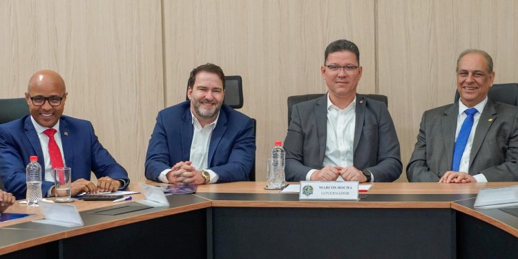 Deputado Alex Redano destaca importância da união entre os Poderes em reunião no Palácio Rio Madeira