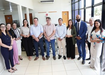 Dr. Luís do Hospital entrega 200 cadeiras de rodas e banho para a saúde de Jaru