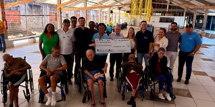 Silvia Cristina entrega R$ 200 mil para o Lar do Idoso Aurélio Bernardi, em Ji-Paraná