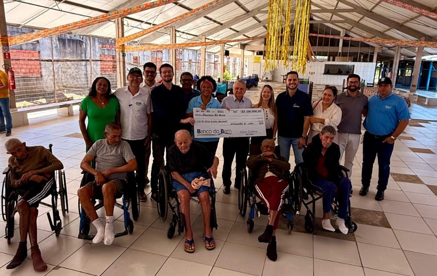 Silvia Cristina entrega R$ 200 mil para o Lar do Idoso Aurélio Bernardi, em Ji-Paraná