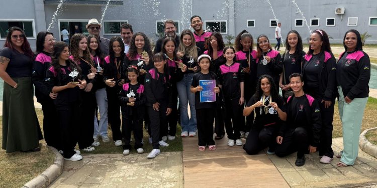 Bailarinas de Ariquemes brilham em festival internacional com apoio do deputado Alex Redano