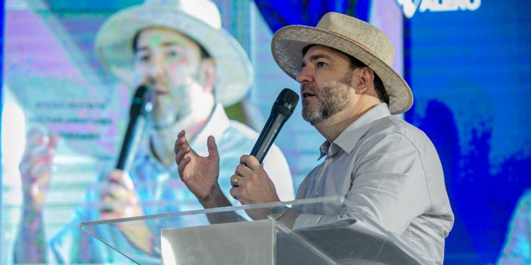 Deputado Alex Redano convida população para prestigiar os 40 anos da Expoari