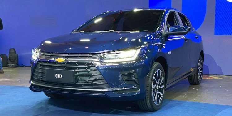 Novos Chevrolet Onix e Tracker terão correia trocada e maior garantia