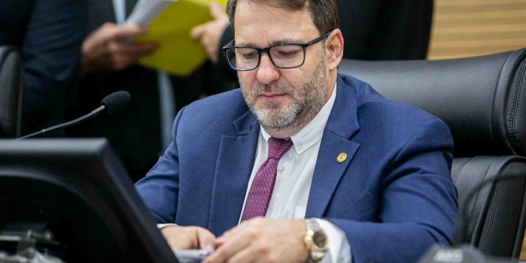 Curso de filmagem e edição de vídeos em celular da Escola do Legislativo em Ariquemes tem todas as vagas preenchidas