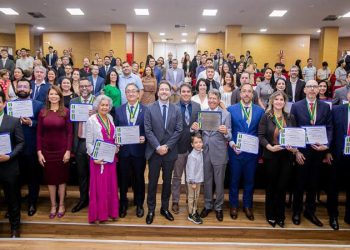 Auditores Fiscais são homenageados com Medalha do Mérito Legislativo na Assembleia de Rondônia