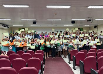 Deputada Sílvia Cristina participa da entrega de 133 certificados de cursos do Casa da Comunidade, em Ji-Paraná