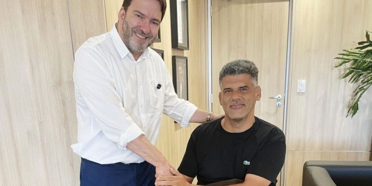 Alex Redano solicita viatura para Patrulha Maria da Penha em Ouro Preto do Oeste