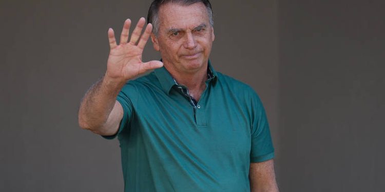 Flávio diz que pai está de cabeça erguida, defende anistia ampla e fala em união da direita em 2026