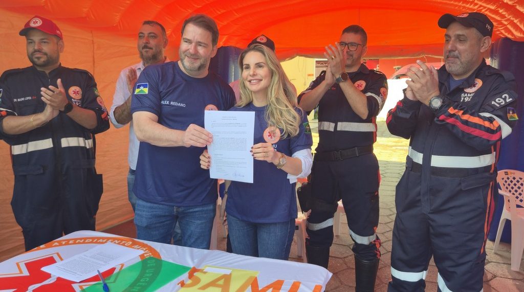 Alex Redano assina emenda de R$ 700 mil para aquisição de motolâncias e viatura de intervenção rápida ao SAMU