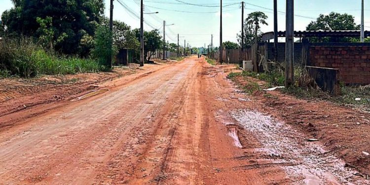 Alex Redano solicita caçambas de rejeito de asfalto para recuperação da avenida Jorge Teixeira em Alto Paraíso