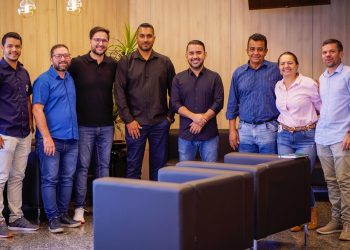 Encontro entre chefe de gabinete da Alero e vereadores de São Miguel do Guaporé reforça apoio do deputado Alex Redano