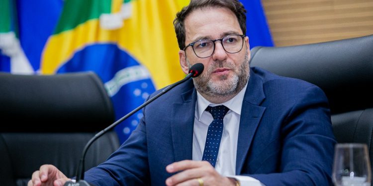 Deputado Alex Redano garante transporte para alunos do Ifro Ariquemes com emenda de R$ 400 mil