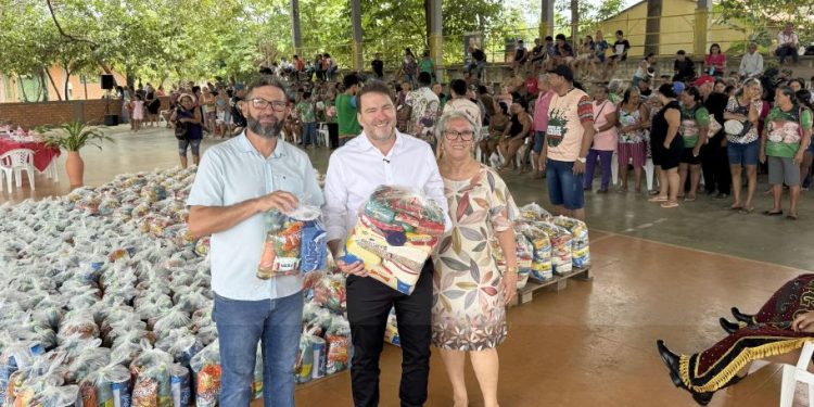 Deputado Alex Redano acompanha entrega de cestas básicas e kits de higiene na Zona Leste de Porto Velho