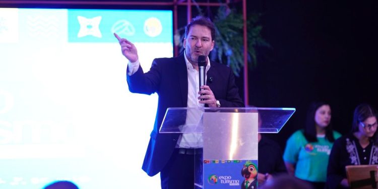 Alex Redano prestigia abertura da Expo Turismo Rondônia 2025