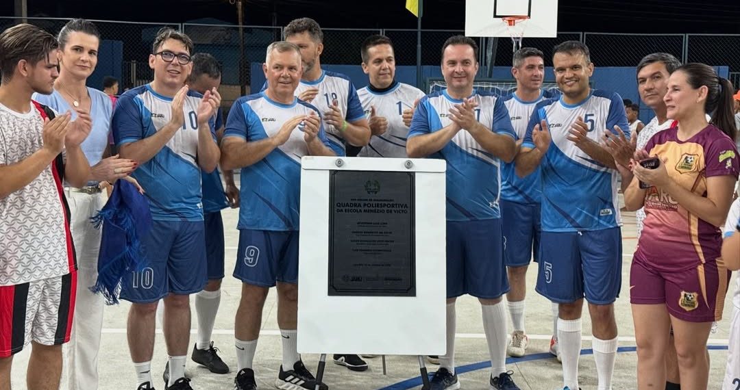 Quadra da Escola Menézio de Victo é inaugurada com emenda de Luís do Hospital
