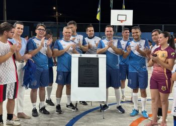 Quadra da Escola Menézio de Victo é inaugurada com emenda de Luís do Hospital