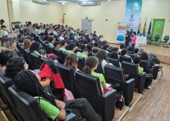 Sílvia Cristina alerta em palestras do Outubro Rosa que procura pela prevenção do câncer de mama ainda é baixa