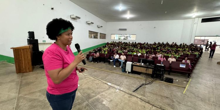 Deputada Sílvia Cristina leva palestra do Outubro Rosa para o Cone Sul e reforça que prevenção salva vidas