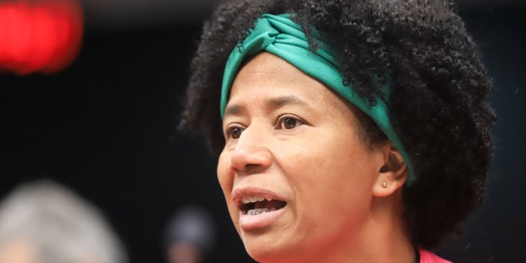 Sílvia Cristina comemora a chegada do medicamento Trastuzumabe Entansina para tratamento do câncer de mama