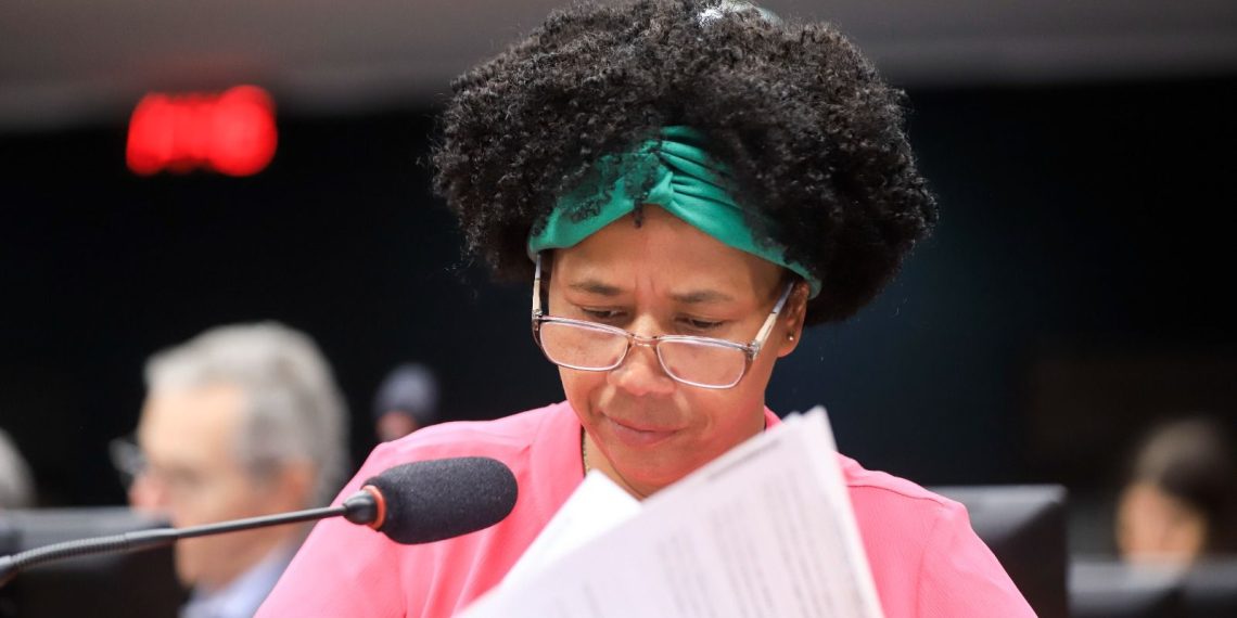 Relatório da deputada Sílvia Cristina a favor de exames genéticos para identificar o câncer de mama, será votado hoje