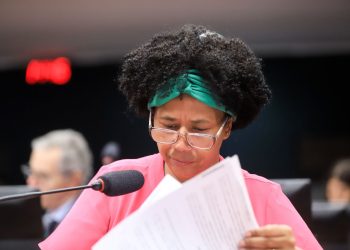 Relatório da deputada Sílvia Cristina a favor de exames genéticos para identificar o câncer de mama, será votado hoje