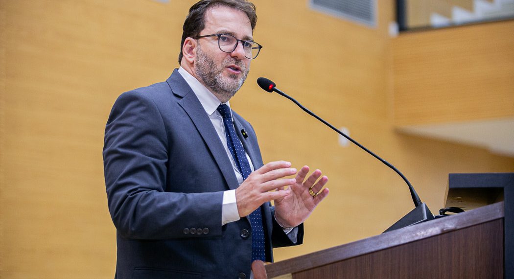 Alex Redano solicita substituição do telhado do Colégio Tiradentes da PM em Ariquemes