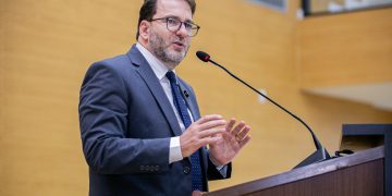 Alex Redano solicita substituição do telhado do Colégio Tiradentes da PM em Ariquemes