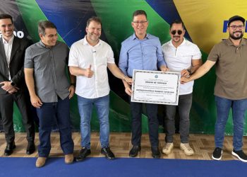 Alex Redano participa da assinatura da ordem de serviço para o Centro de Treinamento Capitão Silvio em Ariquemes