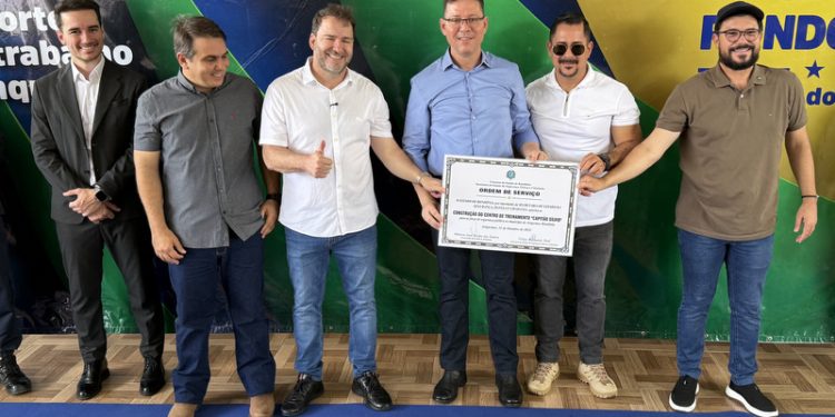 Alex Redano participa da assinatura da ordem de serviço para o Centro de Treinamento Capitão Silvio em Ariquemes