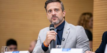 Deputado Delegado Lucas cobra prioridade ao produtor rural durante audiência sobre embargos de terras