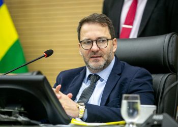 Alex Redano propõe anistia administrativa a policiais e bombeiros punidos por manifestação em redes sociais