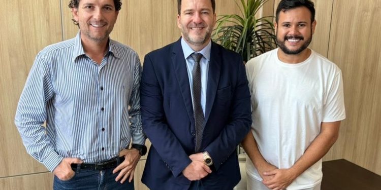 Presidente da Alero recebe dirigente do Pimentense para tratar de ações que fortaleçam o futebol profissional em RO