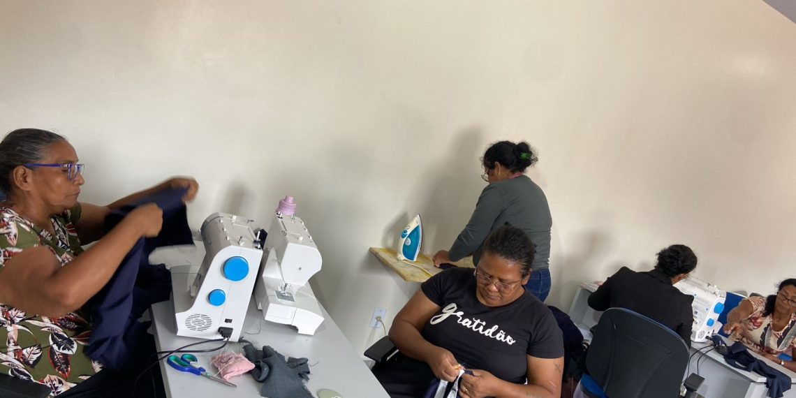 Programa Casa da Comunidade leva curso de corte e costura para o distrito de Nova Mutum Paraná