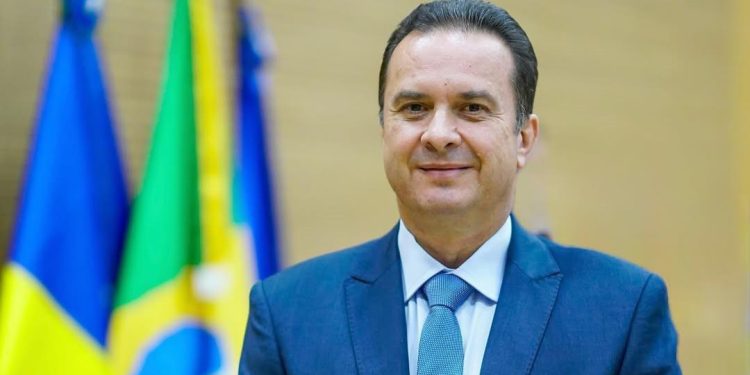 Implanon gratuito vira obrigação legal em RO com lei de Dr. Luís do Hospital