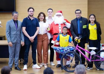 Assembleia Legislativa de Rondônia realiza entrega de presentes às crianças em parceria com os Correios